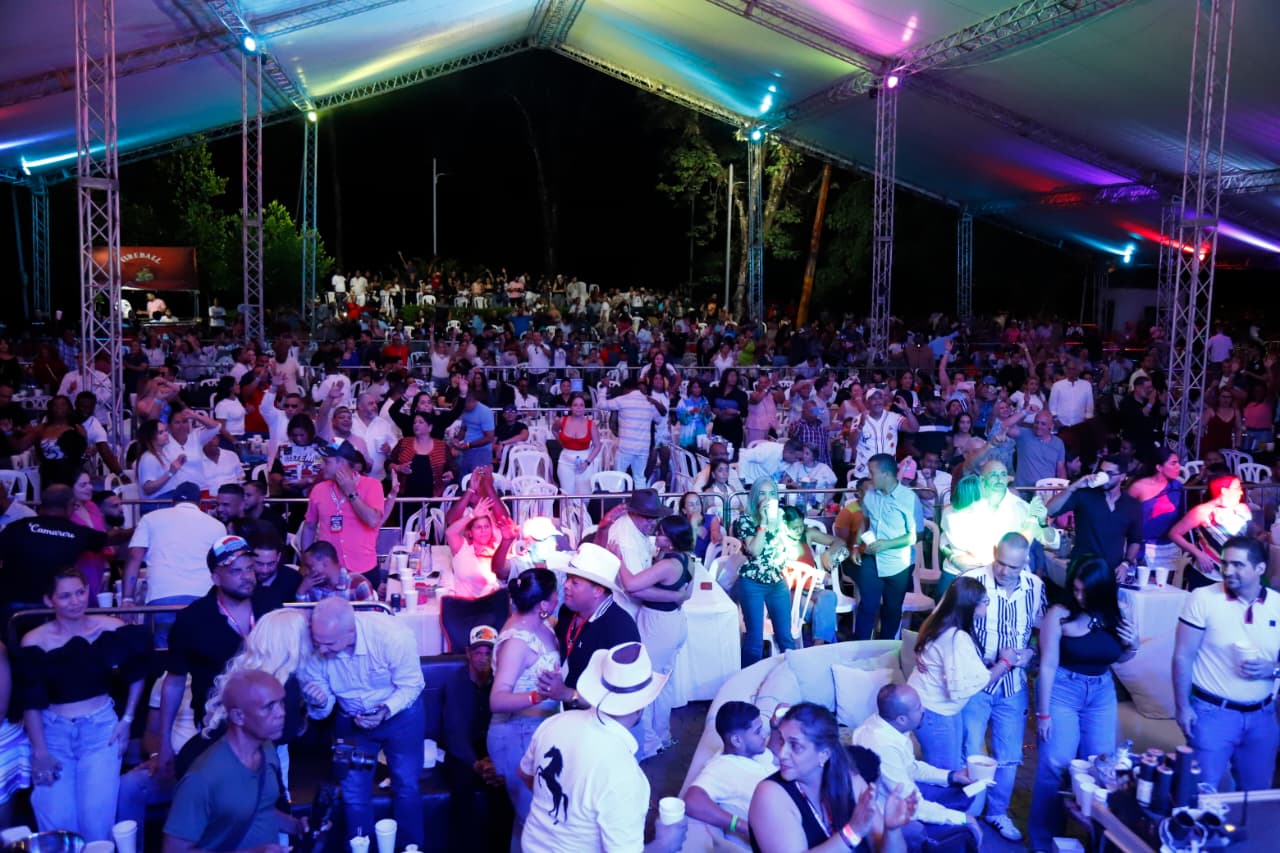 Super Ultra Mega Merengazo en Jarabacoa, m&aacute;s que un concierto, fue una explosi&oacute;n de euforia contagiosa