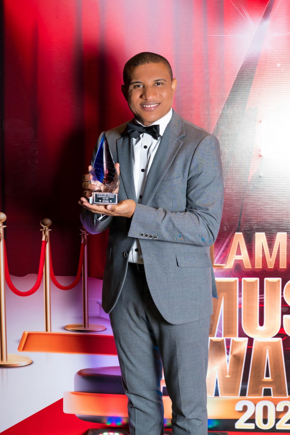 Periodista Vargavila River&oacute;n gana premio &ldquo;Glamour Music Awards&rdquo; como mejor Comentarista de Opini&oacute;n del a&ntilde;o 2025