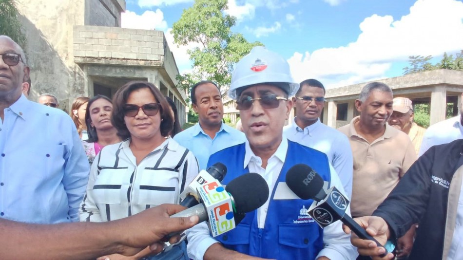 Infraestructura Escolar reinicia construcción de Liceo Experimental y extensión de la UASD en Bayaguana, Monte Plata, tras más de 10 años paralizada