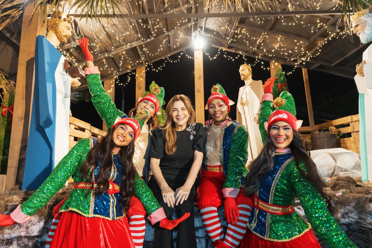 Carolina enciende la Navidad en el malec&oacute;n con gran arbolito en la Plaza Santo Domingo
