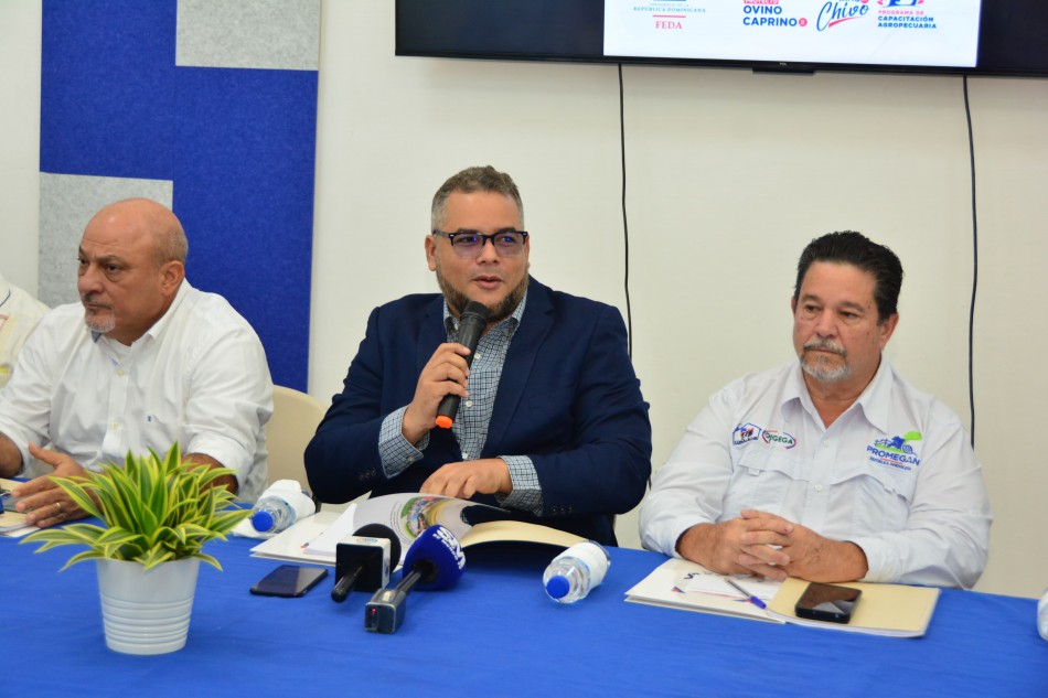 Hecmilio Galván: "Producción de chivos y ovejos es ejemplo del cambio