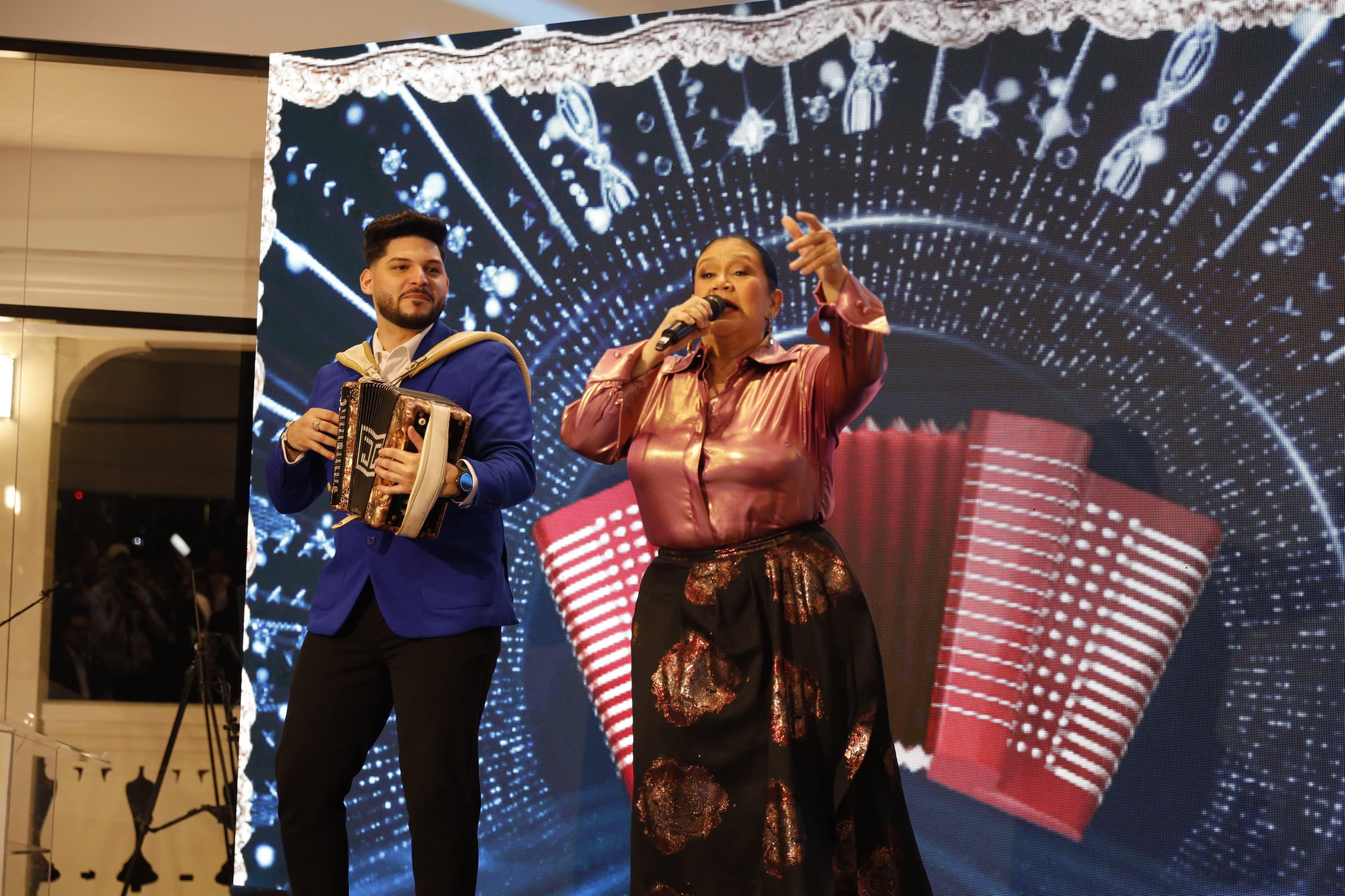 Jayson Guzm&aacute;n toca junto a Maridalia Hern&aacute;ndez en apertura Centro Cultural BanReservas