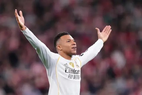 Kylian Mbapp&eacute; marc&oacute; dos goles y lider&oacute; el triunfo 3-0 del Real Madrid sobre el Athletic Bilbao
