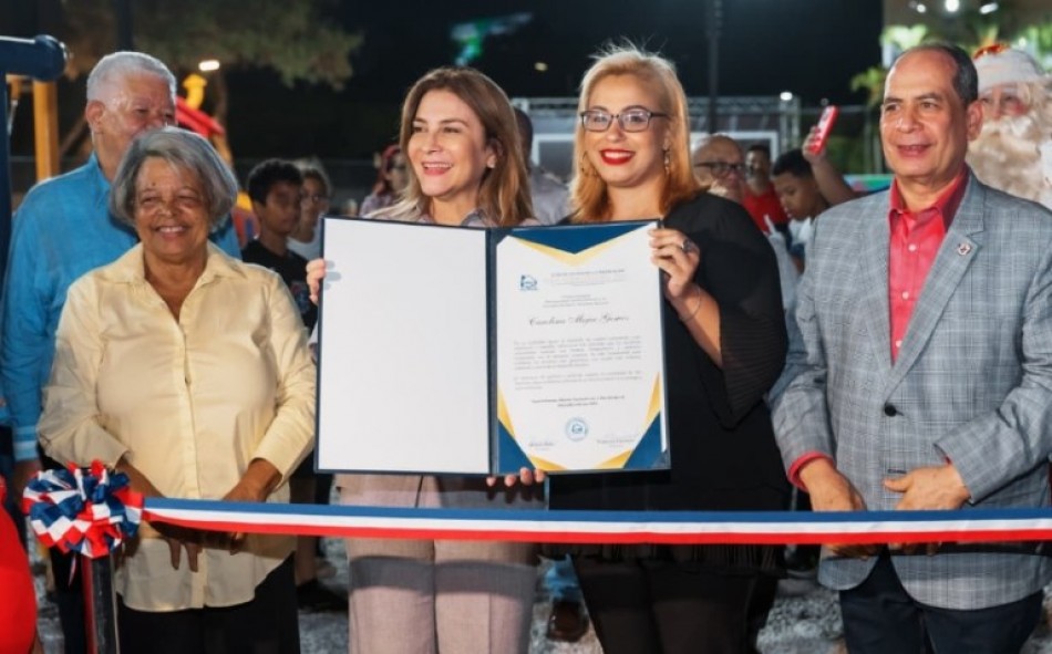Alcaldesa Carolina Mejía inaugura remozado parque San Gerónimo