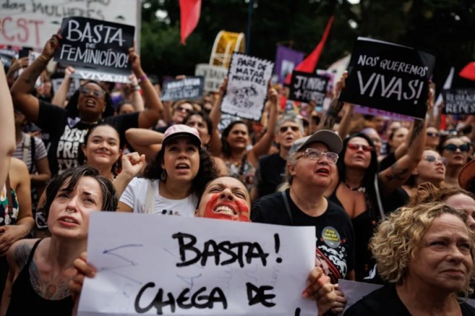 Miles de brasile&ntilde;as salen a las calles en protesta por una ola reciente de feminicidios