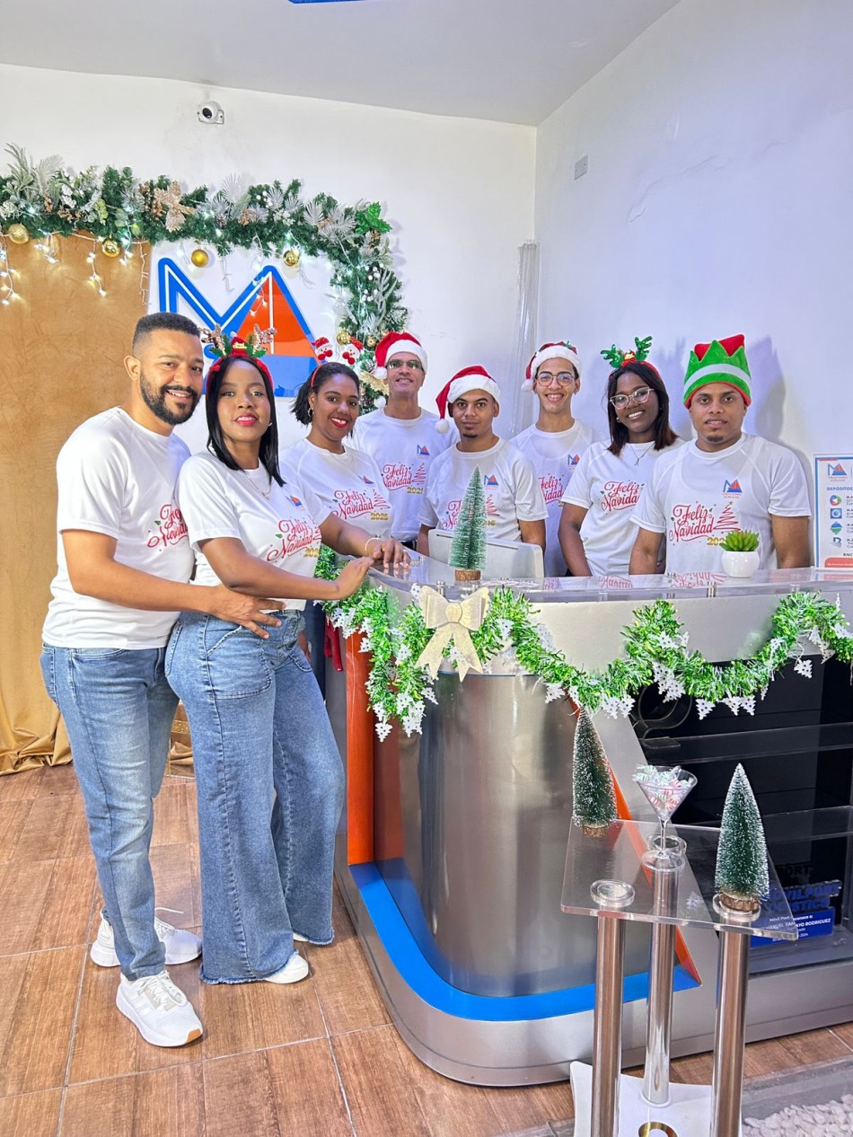 M.A. Creaciones Acrílicas da inicio formal a la temporada navideña con su tradicional “Chocolate de Santa