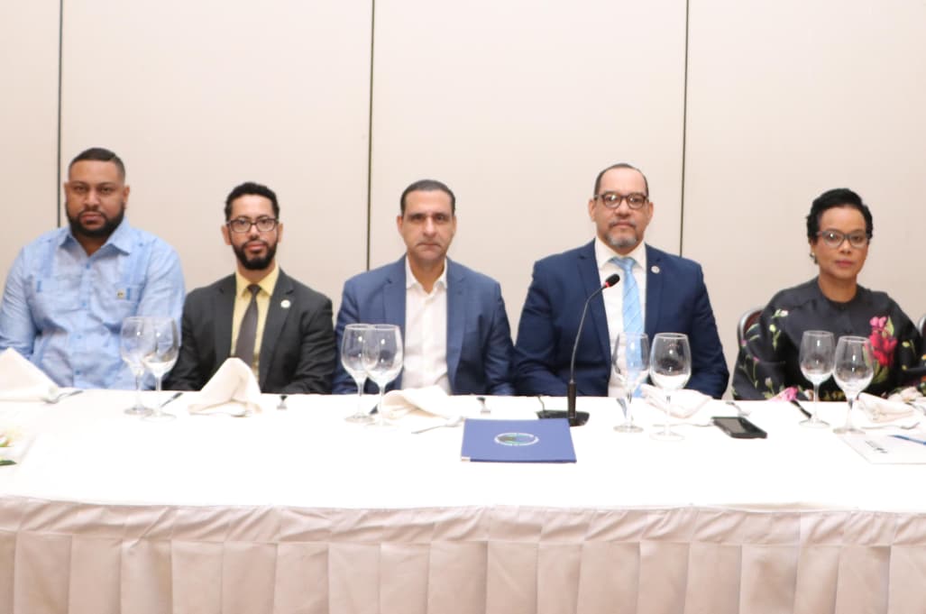 Más de 200 periodistas participan en el almuerzo–encuentro navideño de la Defensa Pública