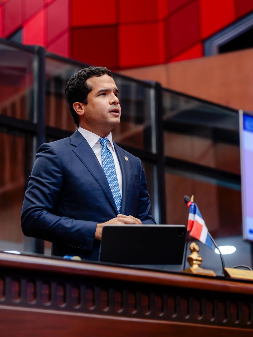 Omar Fern&aacute;ndez cuestiona Presupuesto 2026 por baja inversi&oacute;n p&uacute;blica