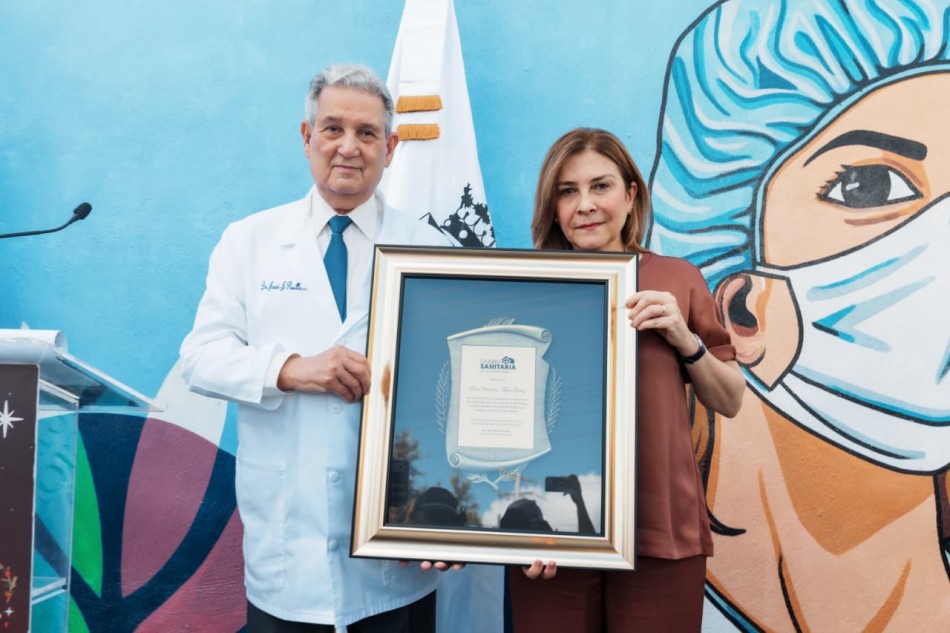 Jos&eacute; Joaqu&iacute;n Puello reconoce a Carolina en la inauguraci&oacute;n del parque lineal Ciudad Sanitaria
