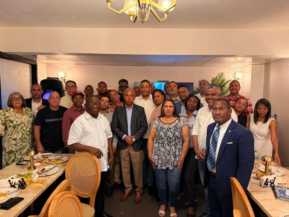 Celebran desayuno navide&ntilde;o en Santo Domingo Este