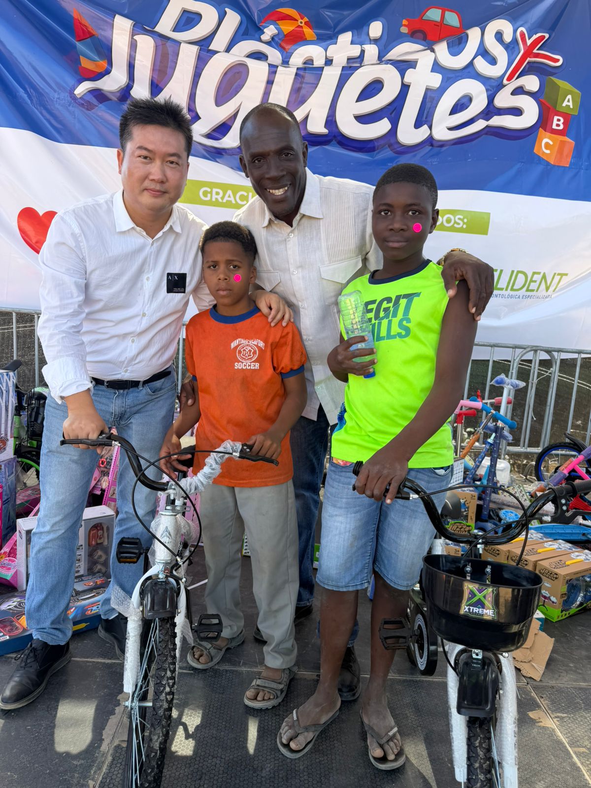 Mars Wang respalda  jornada solidaria del D&iacute;a de Reyes que llena de sonrisas a ni&ntilde;os de La Romana