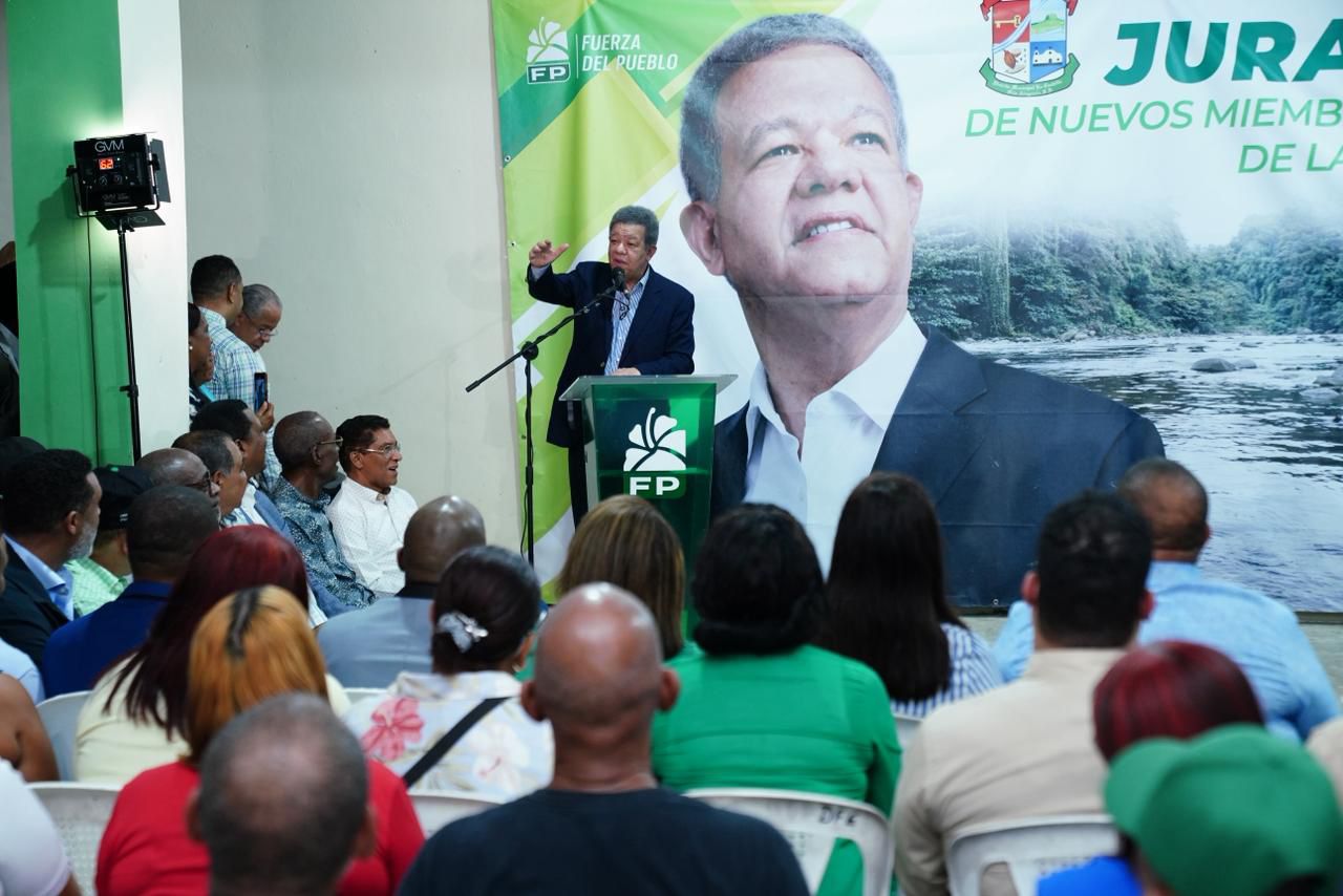 Leonel acusa al PRM de haber comprado elecciones con fondos de SeNaSa y anuncia obras prioritarias para La Cuchilla y Medina*