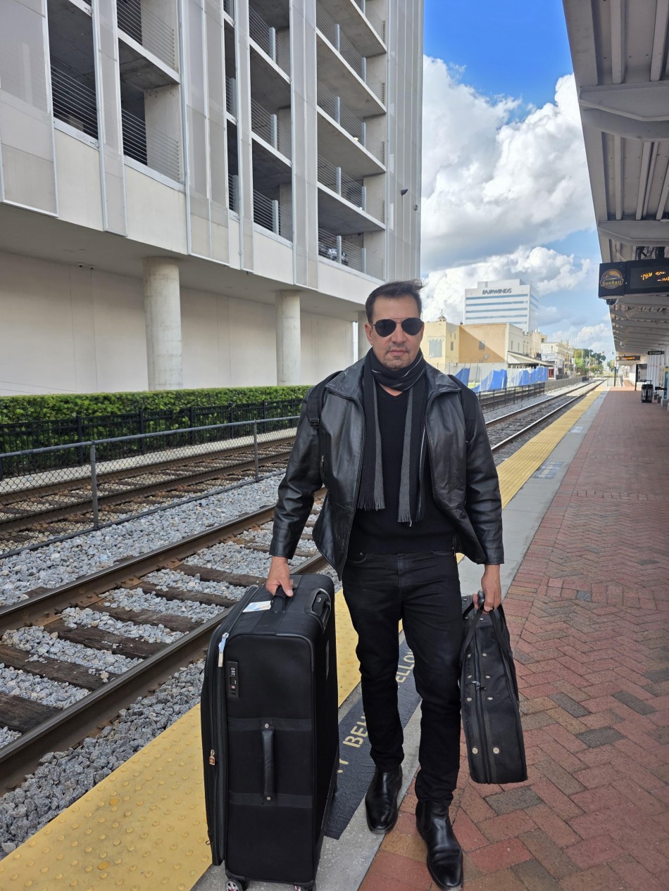Tony Batista pone voz a la realidad de la di&aacute;spora con su canci&oacute;n &ldquo;Me voy de New York