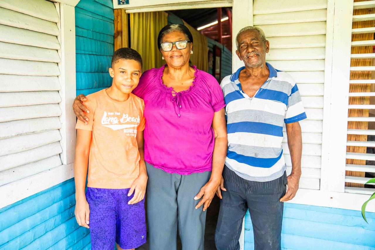 Iniciativa &ldquo;100mil pisos para jugar&rdquo; transformar&aacute; la vida de m&aacute;s de 5,000 familias dominicanas para el 2026