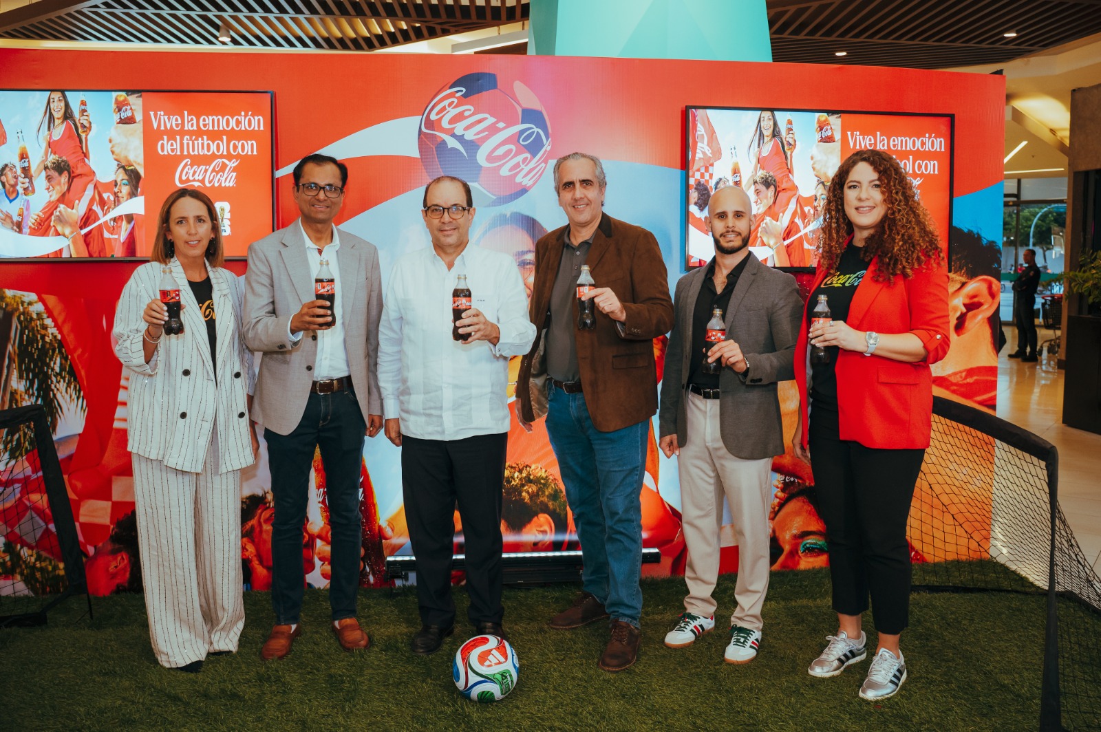 Coca-Cola presenta en Rep&uacute;blica Dominicana su plataforma &ldquo;Copa Mundial de la FIFA 2026