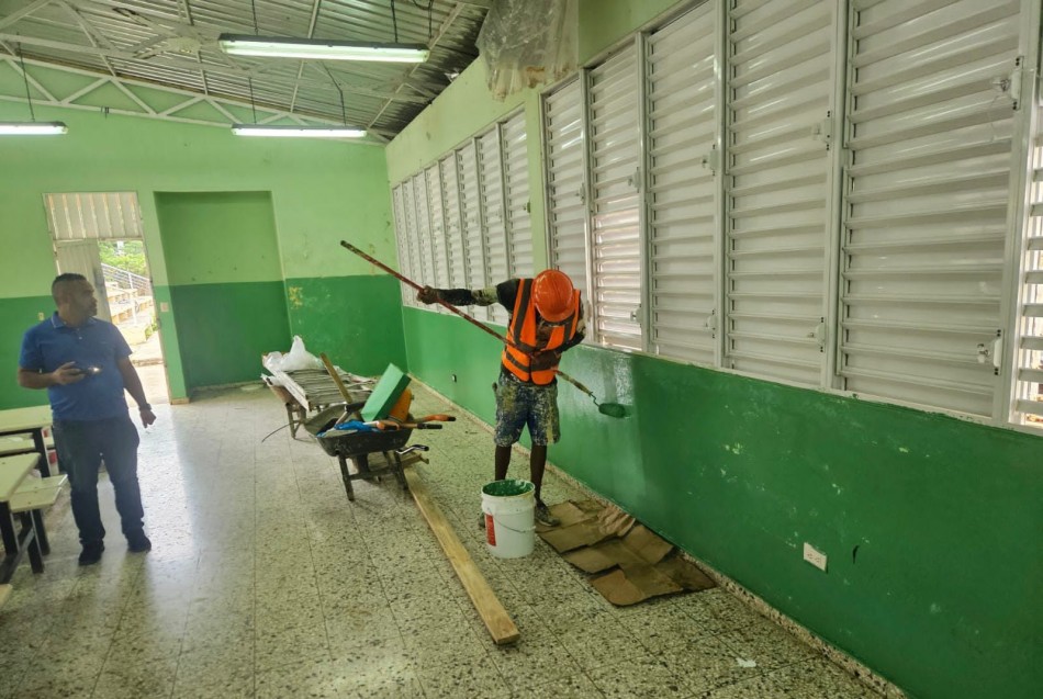 Infraestructura Escolar avanza terminación de nuevas obras y continúa trabajos de mantenimientos correctivos en 33 escuelas de Boca Chica en el marco del Plan 24/7-365