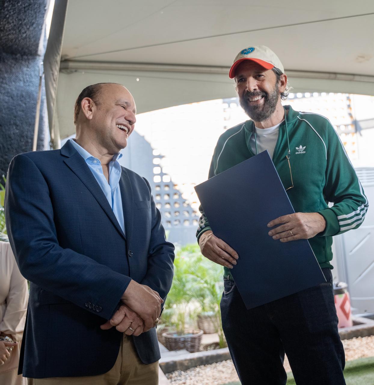 Ayuntamiento de Santiago declara a Juan Luis Guerra “Visitante Distinguido”