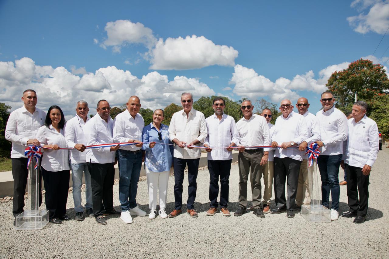 Presidente Luis Abinader inaugura la construcción del muro de gaviones y adecuación del Río Yuna en comunidad Ceiba de los Pájaros para garantizar seguridad de los lugareños*