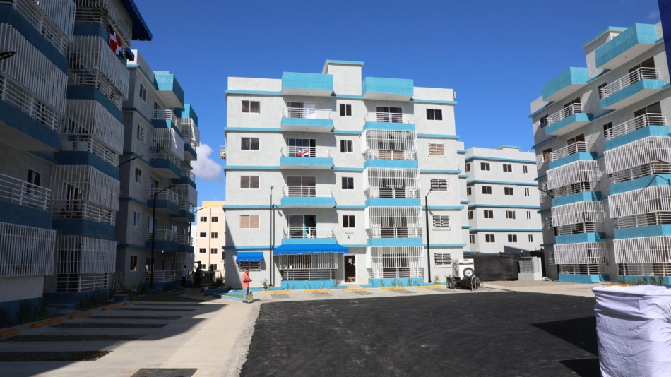 Luis Abinader entrega 200 apartamentos del Residencial Lolita II