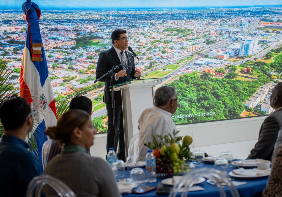 D&iacute;o Astacio presenta ambicioso proyecto de remozamiento y urbanismo t&aacute;ctico para la avenida Sabana Larga