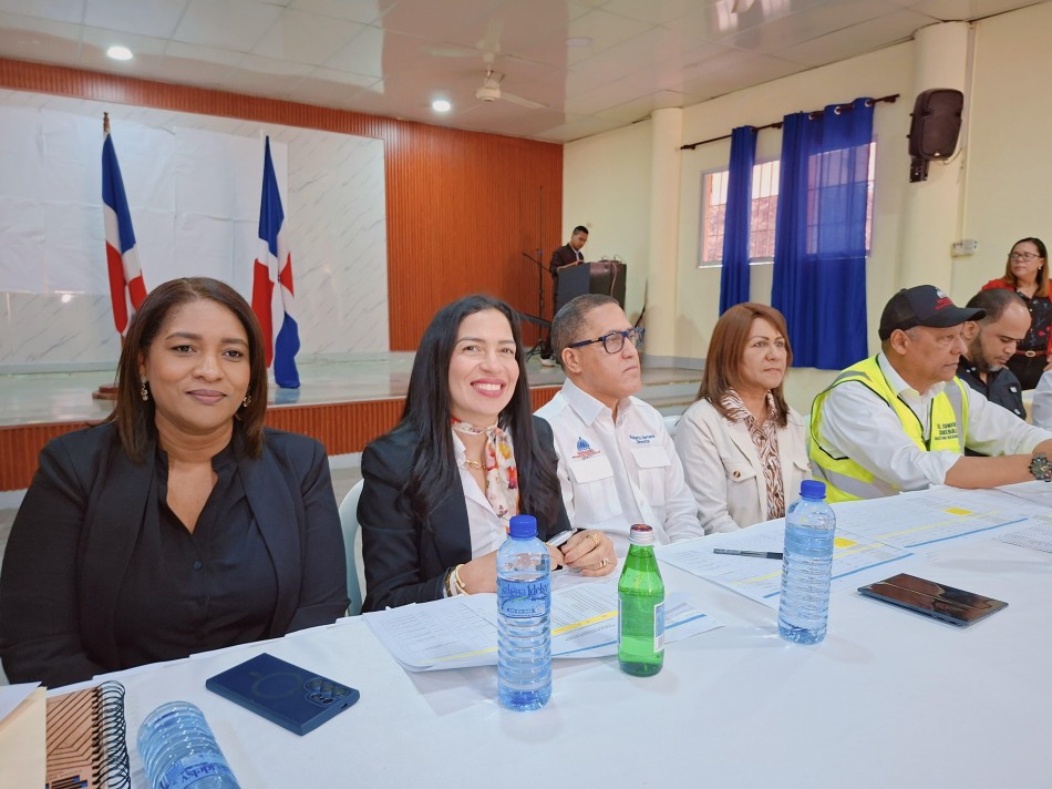 Infraestructura Escolar busca agilizar 36 obras escolares que ejecuta el Gobierno en la provincia S&aacute;nchez Ram&iacute;rez