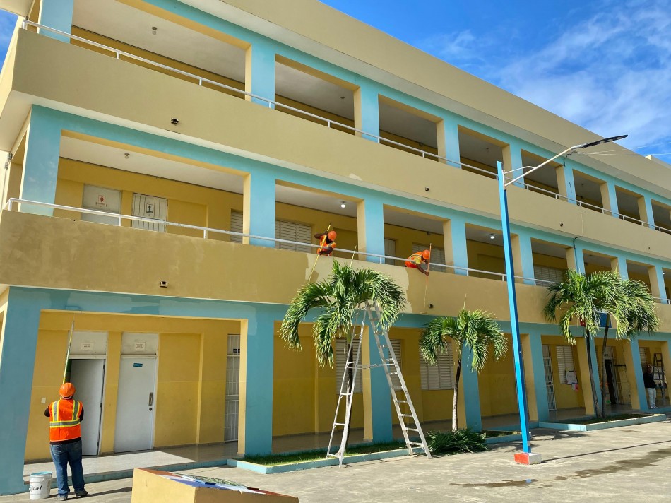 Presidente Abinader destaca logros en Infraestructura Escolar con la integraci&oacute;n de casi 2,000 nuevas aulas al sistema educativo en 2025 
