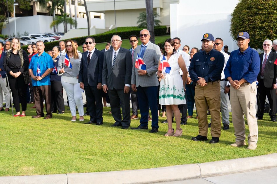 La Iglesia de Jesucristo honra los símbolos patrios con acto a la bandera en Santo Domingo*