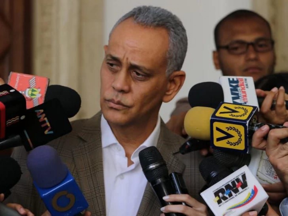 Manolo Pichardo advierte que escalada en Medio Oriente podr&iacute;a amenazar estabilidad econ&oacute;mica de RD por alza en precios de petr&oacute;leo*