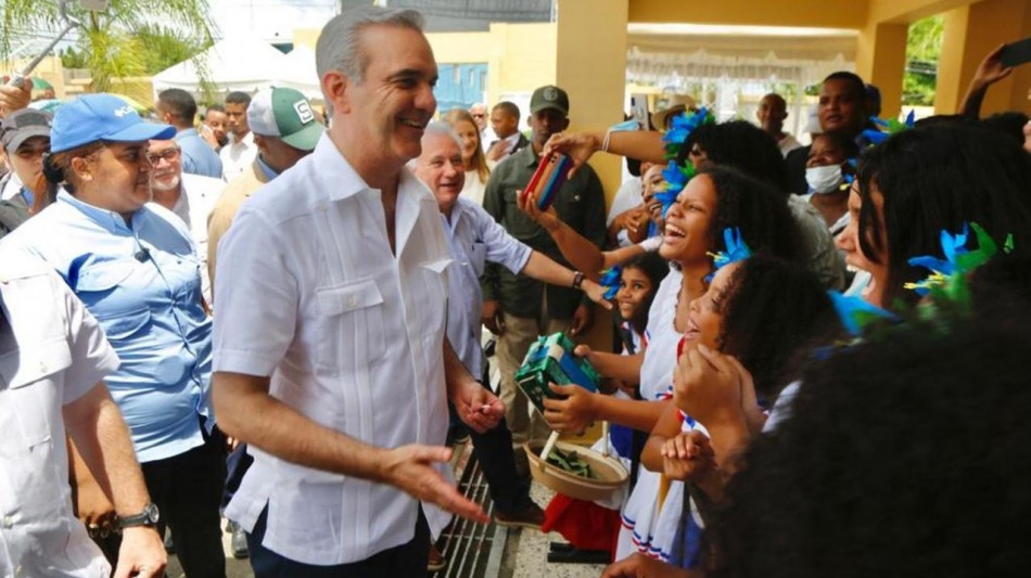 Presiente Luis Abinader sostendr&aacute; conversatorio con estudiantes, encabezar&aacute; graduaci&oacute;n de j&oacute;venes del programa 14/24