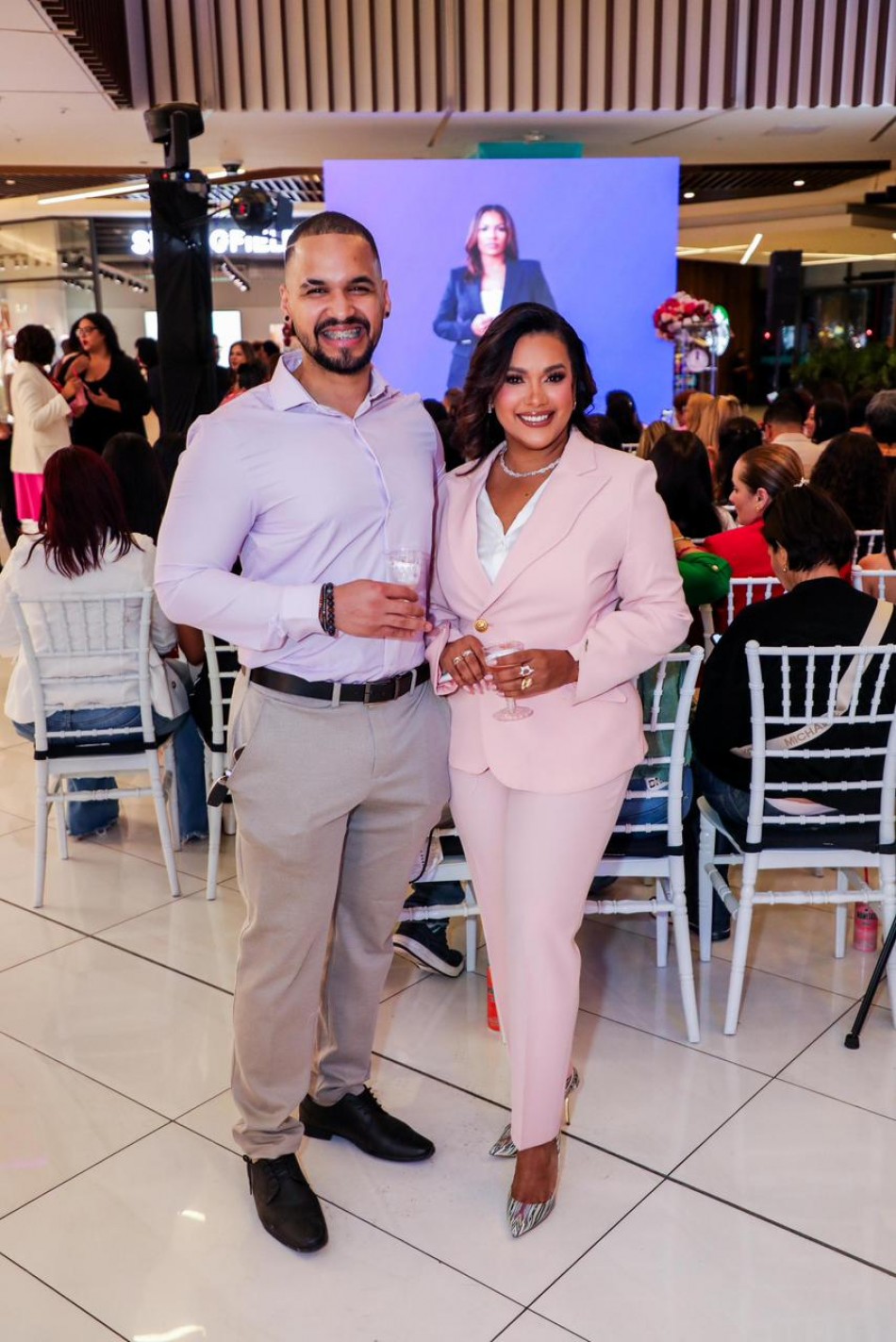 Mujer de Pie, iniciativa creada en el año 2017 por la periodista y activista social Grace Reyes