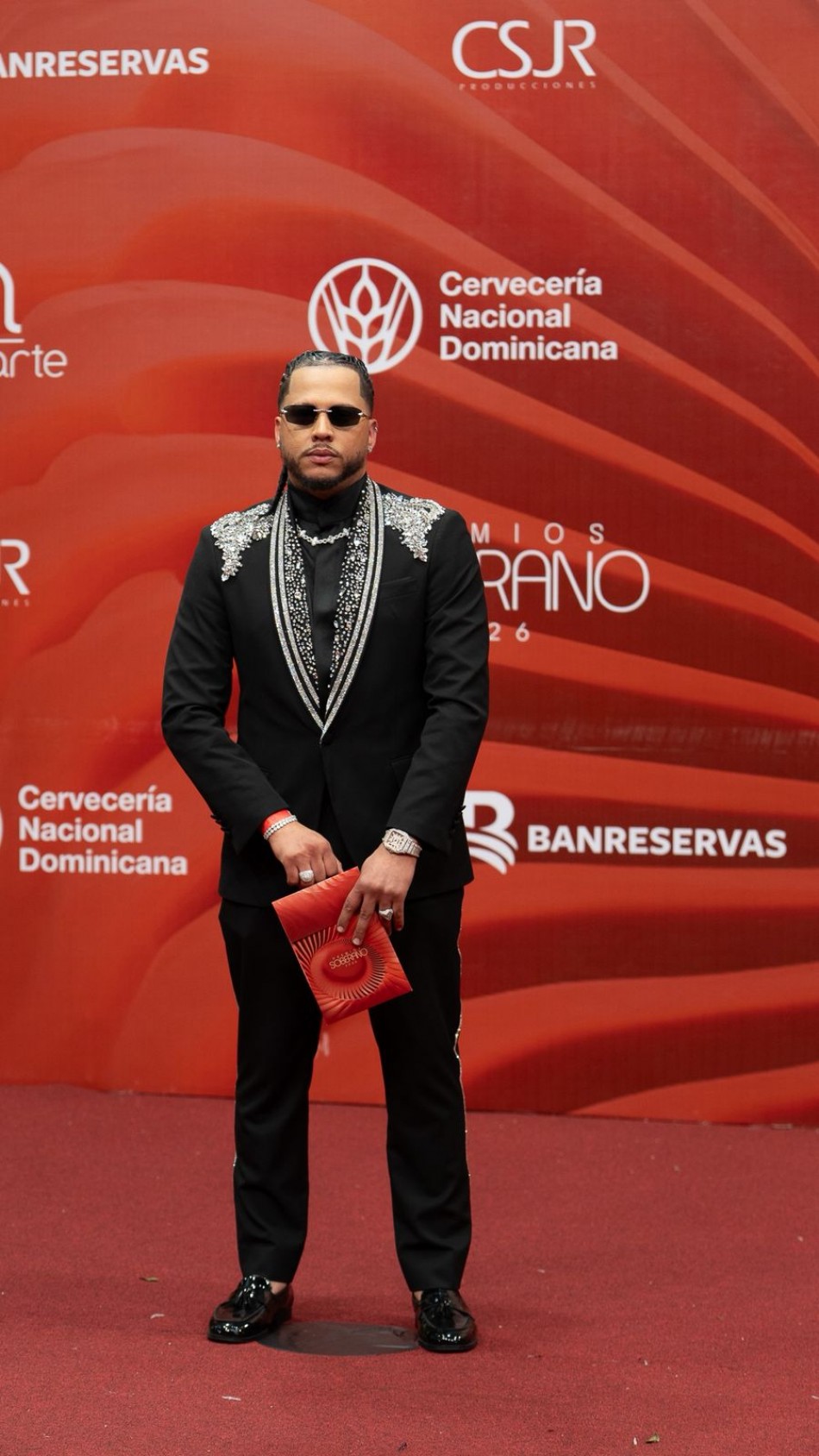 EthanAlexx deslumbra en la alfombra roja de los Premios Soberano 2026 con un estilo propio y aut&eacute;ntico*