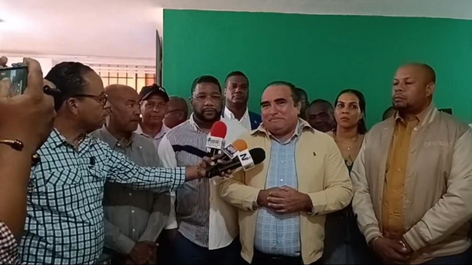 V&iacute;ctor Pav&oacute;n denuncia incapacidad de la gesti&oacute;n de Betty Ger&oacute;nimo para combatir la crisis sanitaria en Santo Domingo Norte