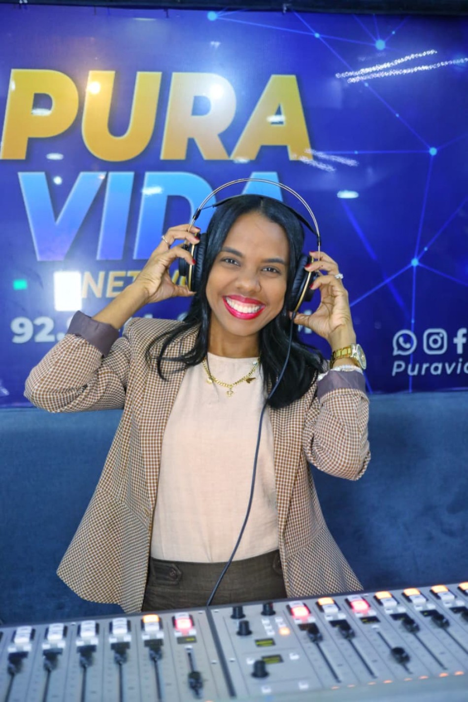 Mirla Hern&aacute;ndez se integra a &ldquo;La Voz de los Latidos&rdquo; aportando frescura y dinamismo a su nueva temporada
