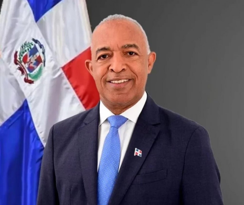 C&oacute;nsul Jos&eacute; Santana valora medida del presidente Abinader sobre centralizaci&oacute;n de ingresos consulares; destaca compromiso con la transparencia