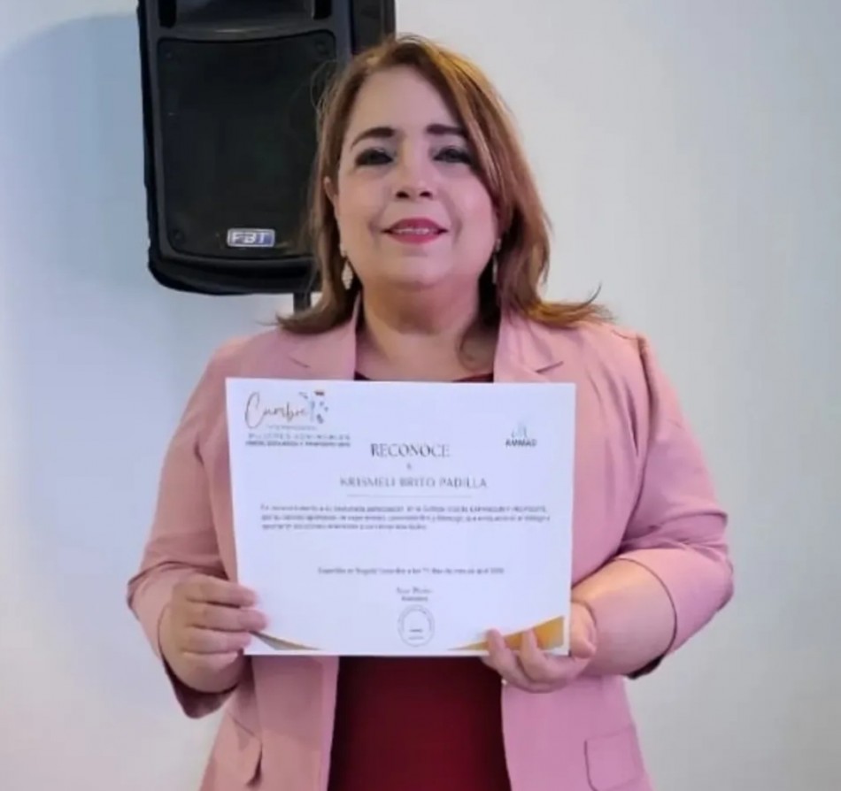 Dra. Controversia recibe reconocimiento internacional en Bogot&aacute;