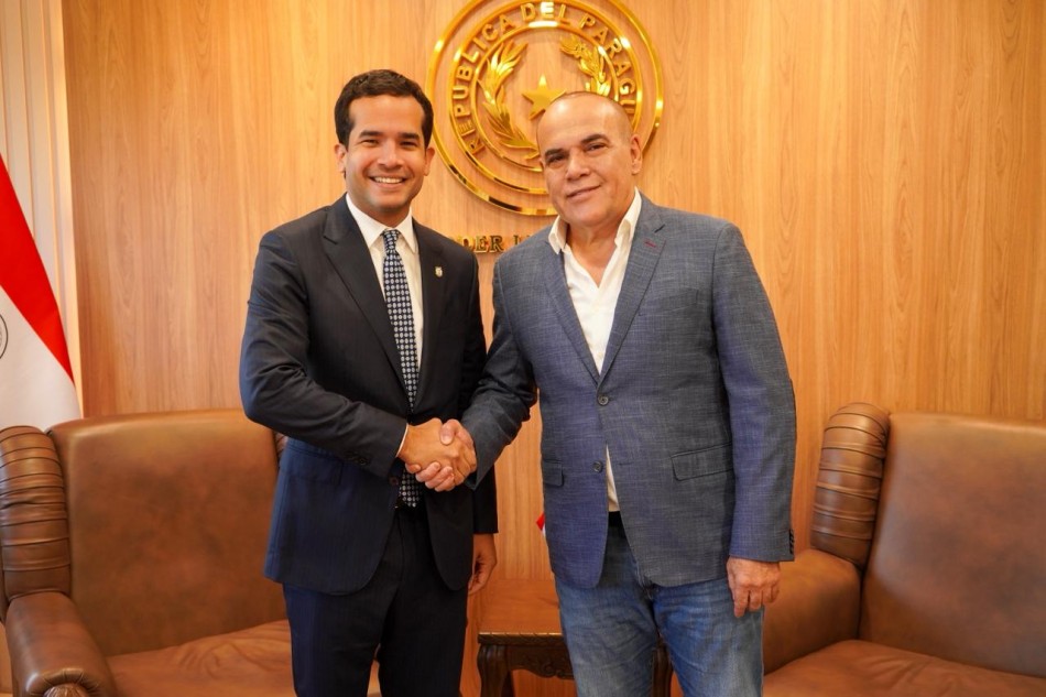 Omar Fern&aacute;ndez fortalece v&iacute;nculos entre RD y Paraguay en encuentro con presidente del Senado