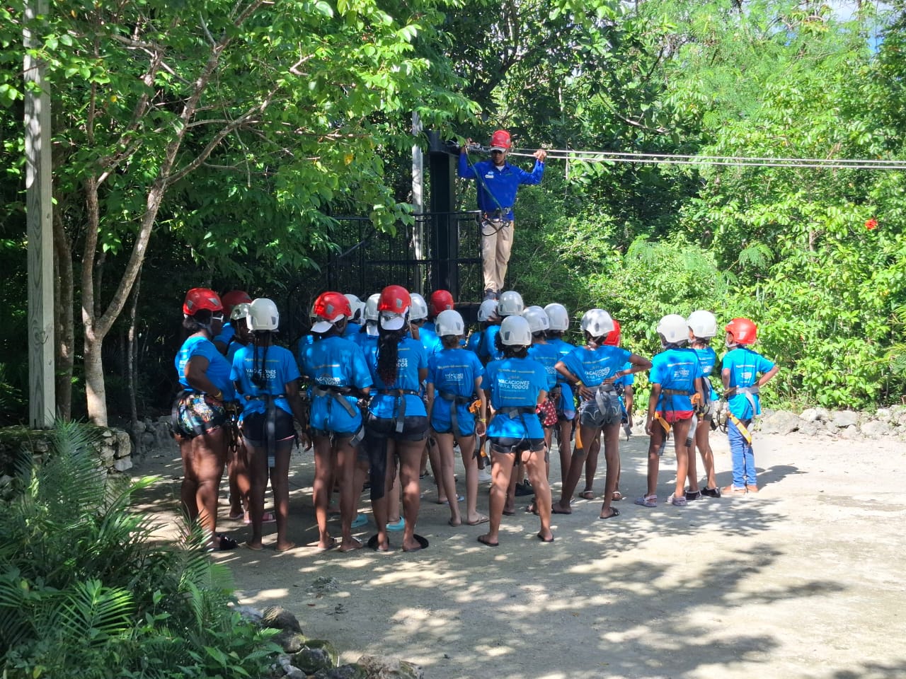 B&aacute;varo Adventure Park y Royal Holiday brindan nuevamente un d&iacute;a de esperanza para ni&ntilde;as y j&oacute;venes