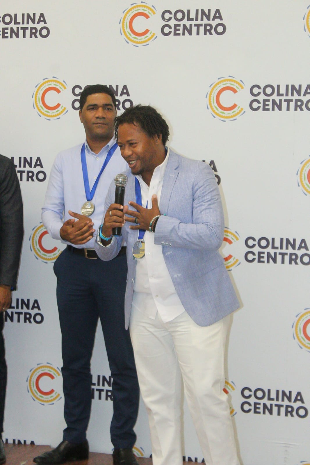 Juan Miguel Matos es reconocido en el lanzamiento de la comunidad &ldquo;hombres de impacto