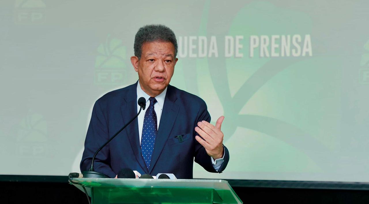Leonel Fernández presenta 