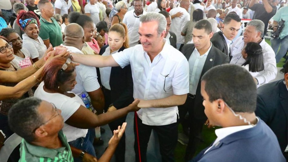 Presidente Abinader entregar&aacute; t&iacute;tulos de propiedad, tres techados escolares y remozamiento de club Los Cachorros este domingo en el Gran Santo Domingo*