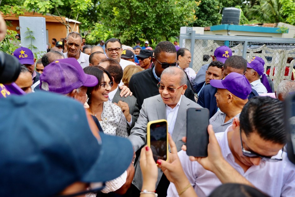 Danilo Medina ve sospechosa decisi&oacute;n JCE de suspender las encuestas