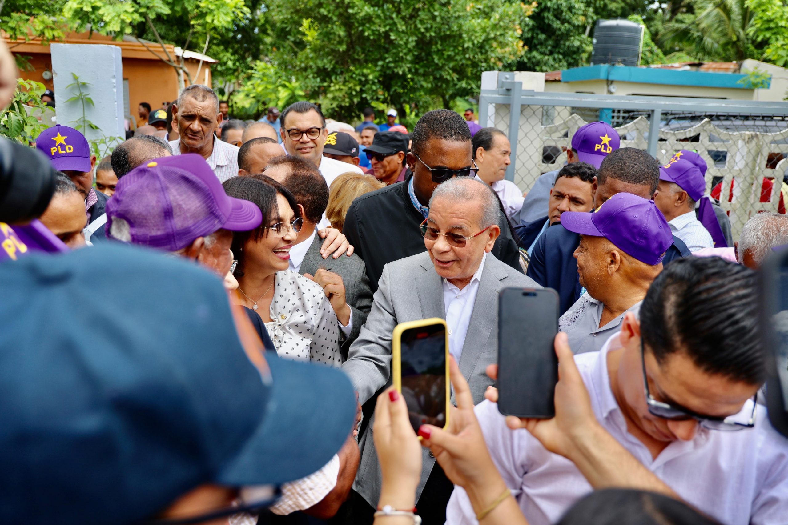 Danilo Medina ve sospechosa decisión JCE de suspender las encuestas