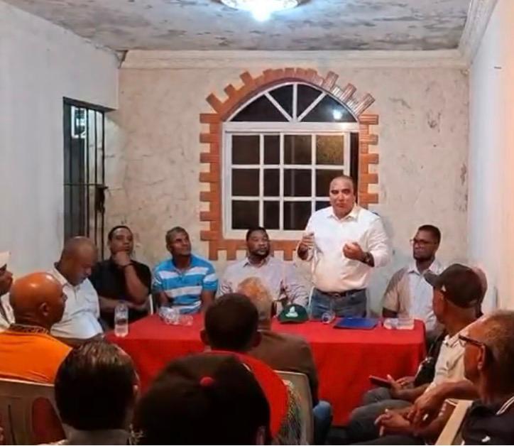 V&iacute;ctor Pav&oacute;n encabeza jornada de juramentaci&oacute;n de exdirigentes del PRM en S&aacute;bana Perdida
