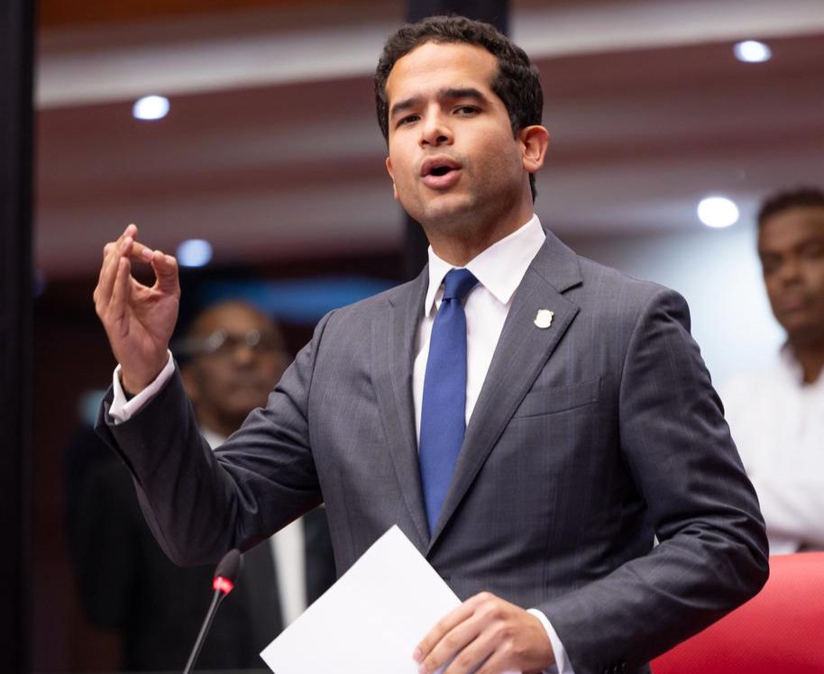 Rechazan en el Senado propuesta de Omar para indexar salarios hasta RD$52,000