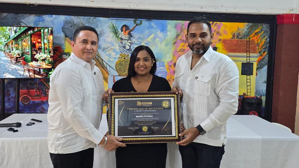 Coralia Lebr&oacute;n se integra a la C&aacute;mara de Comercio Empresarial de Santo Domingo Norte