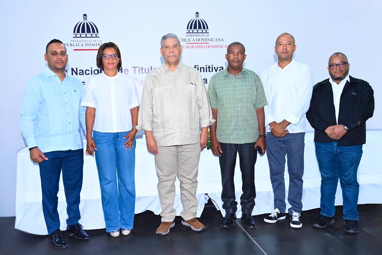 Despu&eacute;s de hasta 55 a&ntilde;os de espera, miles de parceleros de Monte Plata inician el camino hacia su t&iacute;tulo definitivo