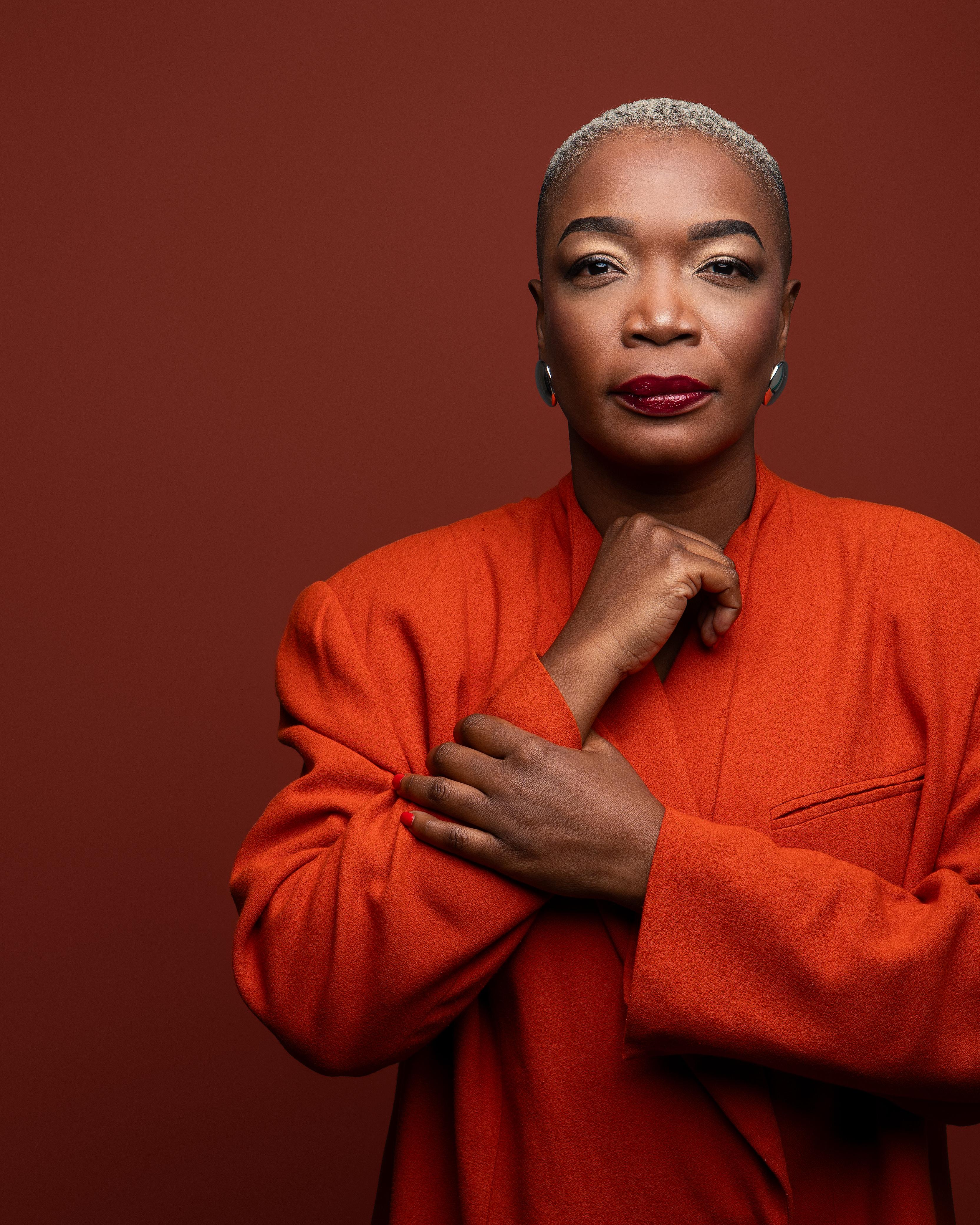 Savina Felix lanza su más reciente tema “No Me Postraré Ante Otro Dios”