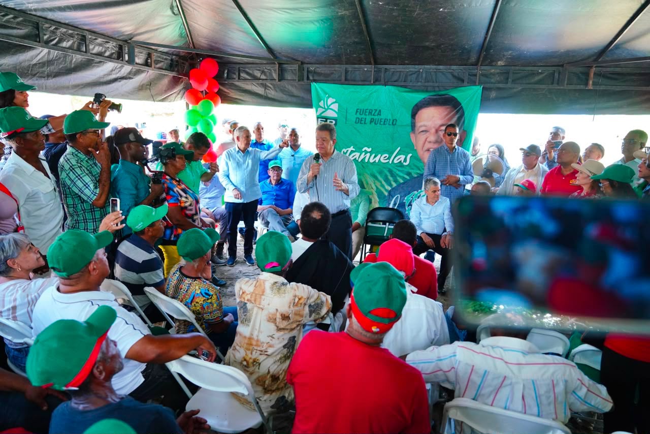 Leonel Fernández, inició este sábado en la provincia Montecristi una serie de consultas con representantes 