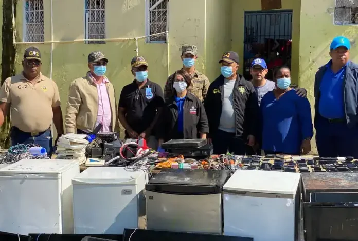 Ocupan tel&eacute;fonos y armas en c&aacute;rcel p&uacute;blica