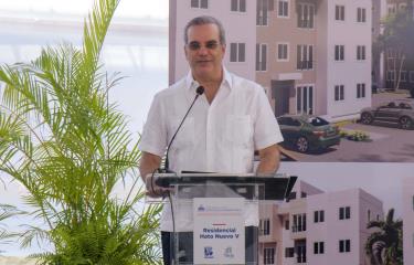  Presidente Luis Abinader encabeza la entrega  de dos apartamentos en Manoguayabo  